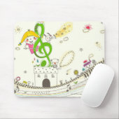 Mädchen, das mit musikalischen Anmerkungen über Mousepad (Mit Mouse)