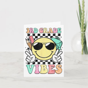 Mädchen der 3. Klasse Vibes lächeln Gesicht zurück Karte