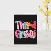 Mädchen der dritten Klasse zurück zum Schulpfropfe Karte (Gelbe Blume)