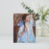 Mädchen, die ihr Haar anreichert | Mary Cassatt Postkarte (Stehend Vorderseite)