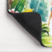 Mädchen, die im Dschungelmousepad spazieren Mousepad (Ecke)