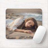 Mädchen, die in Beach Sand liegen Mousepad (Mit Mouse)