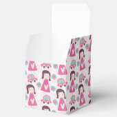 Mädchen, die Orte haben Geschenkschachtel (Geöffnet)