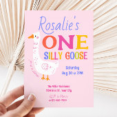 Mädchen Ein Albernes Gänse Sommerkids erster Gebur Einladung