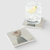 Mädchen entspannen am Strand Steinuntersetzer (Seitenansicht)