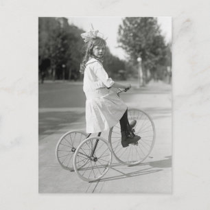 Mädchen fährt Dreirad, 1917 Postkarte