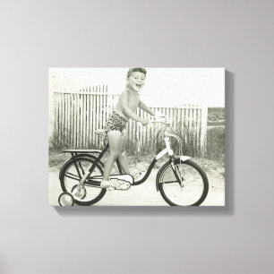 Mädchen fährt Fahrrad Leinwanddruck
