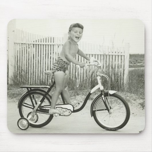 Mädchen fährt Fahrrad Mousepad (Vorne)