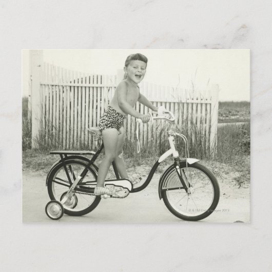Mädchen fährt Fahrrad Postkarte (Vorderseite)