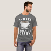 Mädchen für Kaffee und Brettspiele T-Shirt (Vorne ganz)
