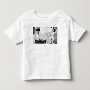 Mädchen Fütternd Bärenkuppe in Seward Kleinkind T-shirt