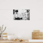 Mädchen Fütternd Bärenkuppe in Seward Poster (Küche)