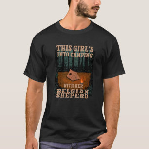 Mädchen geht mit ihrem belgischen Schäferhund zelt T-Shirt