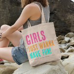 Mädchen haben nur Spaß Bachelorette Tote Bag Tragetasche<br><div class="desc">Spaß trendy Girly Bachelorette Tote Bag. Design enthält den Text 'GIRLS JUST WANNA HAVE FUN',  den Namen der Braut und das Jahr.</div>