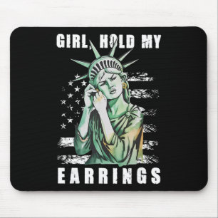 Mädchen hält meinen Ohrring Kampfmodus Statue der Mousepad