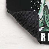 Mädchen halten meinen Ohrkampfmodus Freiheitsstatu Mousepad (Ecke)