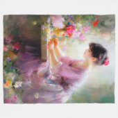 Mädchen im Blumengarten Fleecedecke (Vorderseite (Horizontal))