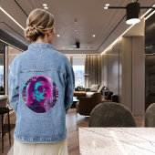 Mädchen im Cyberpunk-Stil Jeansjacke