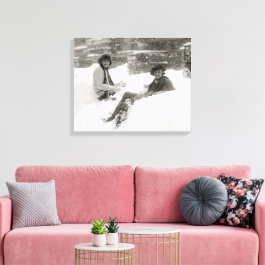 Mädchen im Schnee, 1922 Leinwanddruck (Insitu (Wohnzimmer))