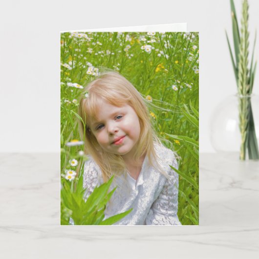 Mädchen in Daisy Field denken Sie an Sie Karte (Vorderseite)