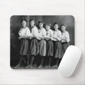 Mädchen in den blühenden Pflanzen, frühe 1900s Mousepad (Mit Mouse)