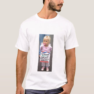 Mädchen in den Schulden besitzt nur Puppen-Haus T-Shirt