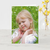 Mädchen in einem dunklen Feld Denken Sie an Ihre K Karte (Gelbe Blume)