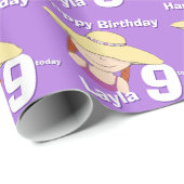 Mädchen in einem Hut Kunstalter und Name 9. Geburt Geschenkpapier (Rolleneckpunkt)