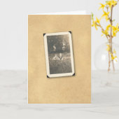 MÄDCHEN IN GRAS 2 KARTE (Gelbe Blume)