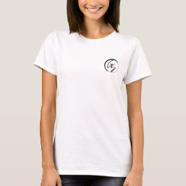 Mädchen in ihrem T-Shirt