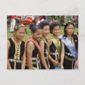 Mädchen in Kostüm Postkarte (Vorderseite)