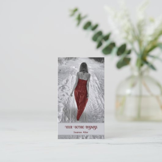 Mädchen in rotem Kleid Gothic Winter Visitenkarte (Stehend Vorderseite)