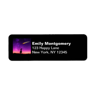 Mädchen in Silhouette beobachtet Meteor beim Aufpr