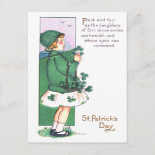 Mädchen-Korb-Shamrocks Postkarte