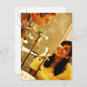 Mädchen lächelt in Chemielehrerin Labrador Postkarte (Vorne/Hinten)