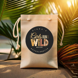 Mädchen laufen wild Safari Junggesellinnenabschied Runder Aufkleber