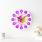 Mädchen lernen, die Zeit rosa lila Wanduhr zu erzä (Zuhause)