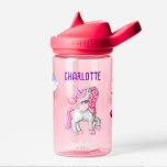 Mädchen Magical Unicorn Regenbogen Kinder Personal Trinkflasche<br><div class="desc">Dieses hübsche Design besticht durch ein niedliches Einhorn, einen Regenbogen, Herzen und Sterne. Es ist Teil eines passenden Set von Accessoires. Dieses Design zeichnet sich durch die Farben des Regenbogens aus, wobei besonders Rosa und lila hervorgehoben werden. Sie können es leicht anpassen und den Namen Ihres kleinen Mädchens hinzufügen. Es...</div>