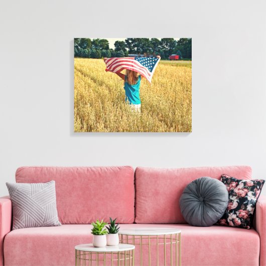 Mädchen mit amerikanischer Flagge Leinwanddruck (Insitu (Wohnzimmer))