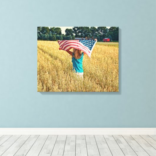 Mädchen mit amerikanischer Flagge Leinwanddruck (Insitu (Holzboden))