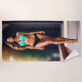 Mädchen mit Bikini in High Heels Strandtuch (Vorderseite)