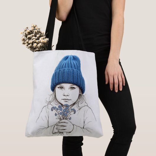 Mädchen mit blauem Strickhut Tasche (Von Nahem)