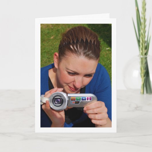 Mädchen mit Camcorder Portrait Karte (Vorderseite)