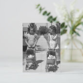Mädchen mit Dolls, 1941 Postkarte (Stehend Vorderseite)