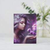 Mädchen mit einem winzigen lila Drachen Postkarte (Stehend Vorderseite)
