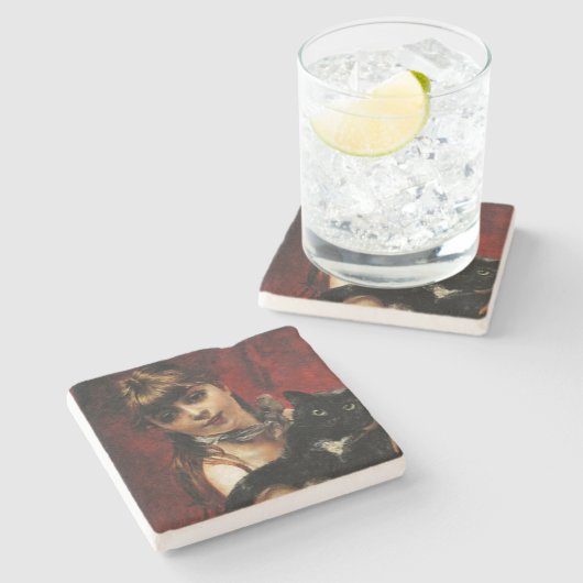 Mädchen mit einer schwarzen Katze in ihren Armen Steinuntersetzer (Seitenansicht)