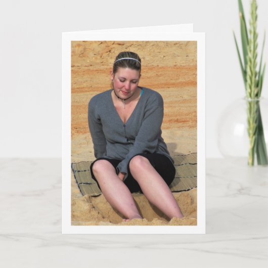 Mädchen mit Füßen in den Sand Karte (Vorderseite)