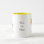 Mädchen mit gelbem Regenschirm in Wasserfarbe Zweifarbige Tasse (Mittel)