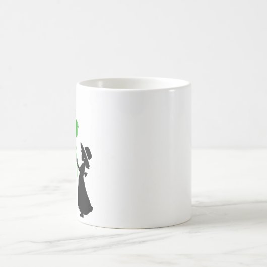 Mädchen mit glücklichem Klee Kaffeetasse (Mittel)