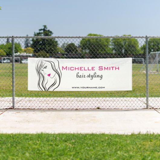 Mädchen mit Haarstyling-Symbol Banner (Insitu)